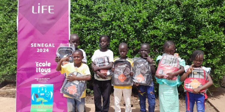 Tambacounda : Partenariat ONG LIFE et AM BE KOUN SOLIDARITE/ 625 kits scolaires distribués à des élèves
