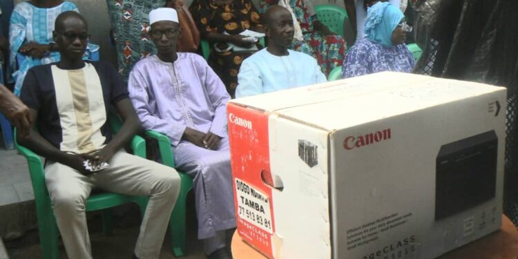 Tambacounda : Modibo Karim Konaté secoue les cocotiers/Le « fonfoni » de Me Sidiki Kaba fait un important don à l’école primaire de Boukaricounda