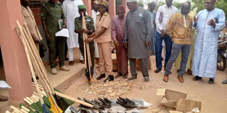 Koumpentoum : Lutte contre les feux de brousse/le Président du Conseil département remet un important lot de matériels aux eaux et forêts