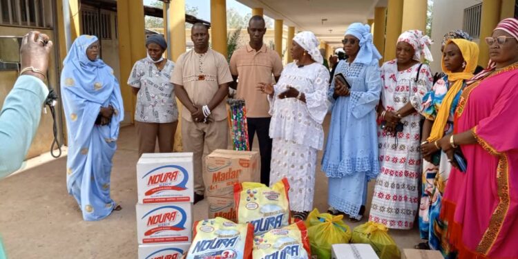 8 Mars à Koumpentoum : Le réseau des femmes enseignantes fait un don de matériels au Centre de Santé