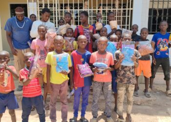 Korité à Tamba : Amana Projects distribue des habits et des chaussures de fête à des Ndongos daaras