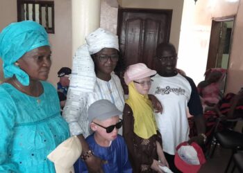 Tambacounda : Le partenariat entre « Priorité Enfance », « Sous le Parasol » et « les petites gouttes » a permis de remettre plusieurs produits et équipements de protection aux albinos