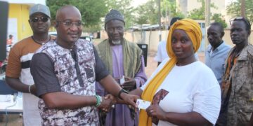 Tambacounda : Made Dramé offre 100 cartes de Couverture Sanitaire Universelle aux populations
