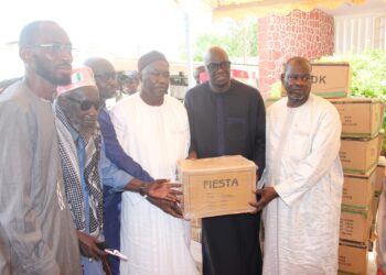 Tambacounda : Le Maire Papa Banda Diéye soulage les parents avec une importante dotation en fournitures scolaires