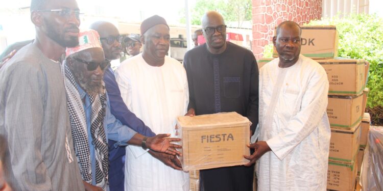 Tambacounda : Le Maire Papa Banda Diéye soulage les parents avec une importante dotation en fournitures scolaires